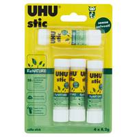 Packung mit vier UHU stic Klebestiften, je 8,2g, lösungsmittelfrei und umweltfreundlich, in gelber und grüner Verpackung mit ReNATURE-Etikett.