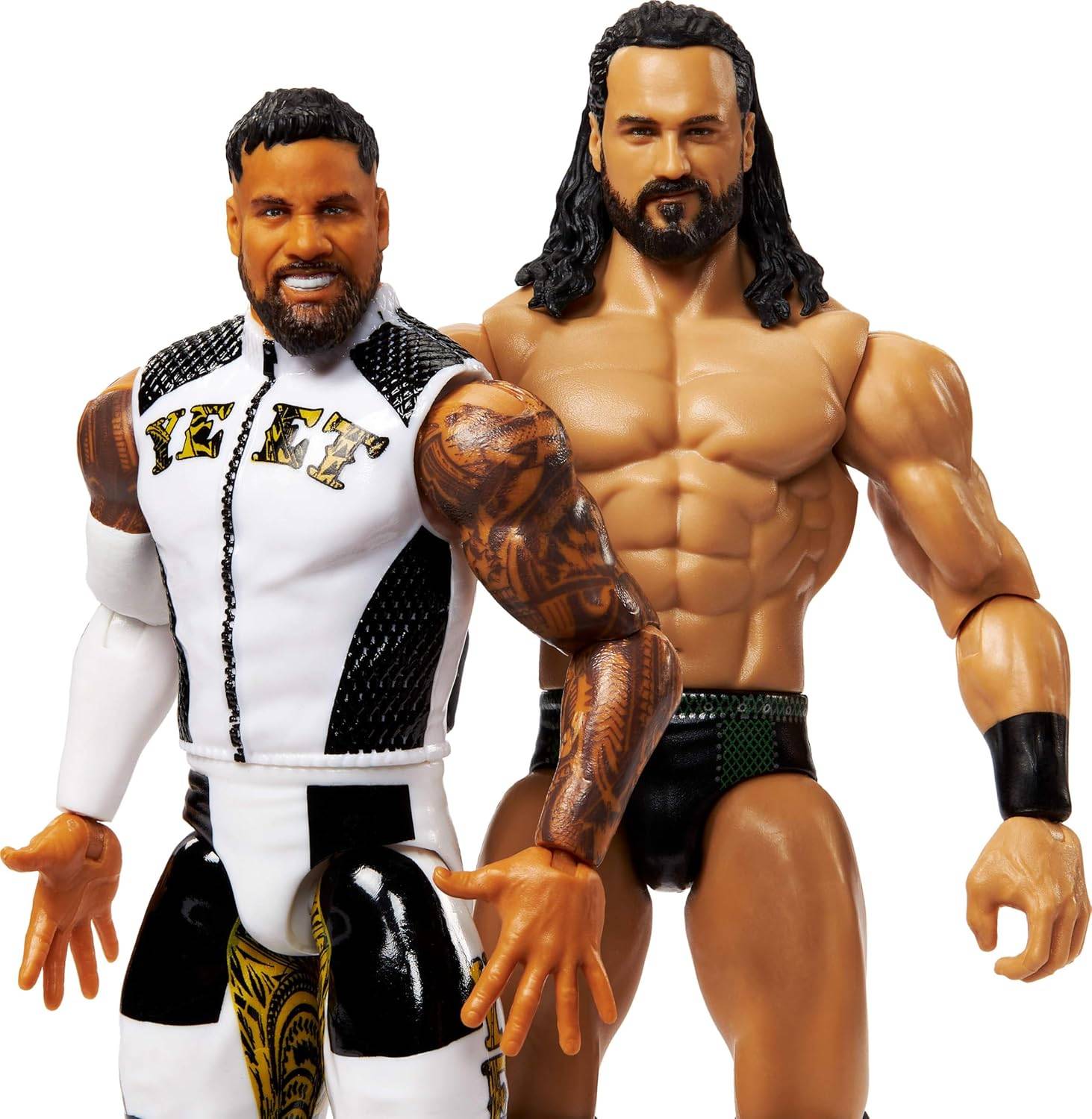 Zwei Wrestling-Actionfiguren: eine mit einer weißen Weste mit der Aufschrift „YEET
