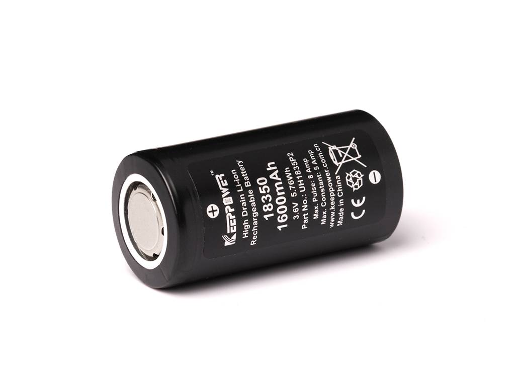 Eine schwarze wiederaufladbare Lithium-Ionen-Batterie mit der Bezeichnung „KeepPower 1600mAh 3.7V 18350