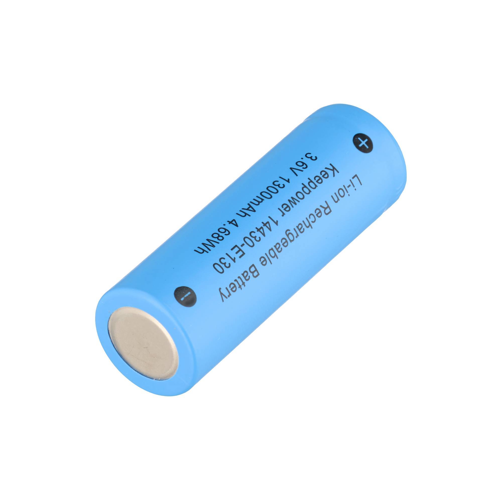 Blaue wiederaufladbare Batteriezelle mit der Aufschrift „Li-Ion Wiederaufladbar Batterie 3,6 V 1500 mAh 4,8 Wh" auf weißem Hintergrund.