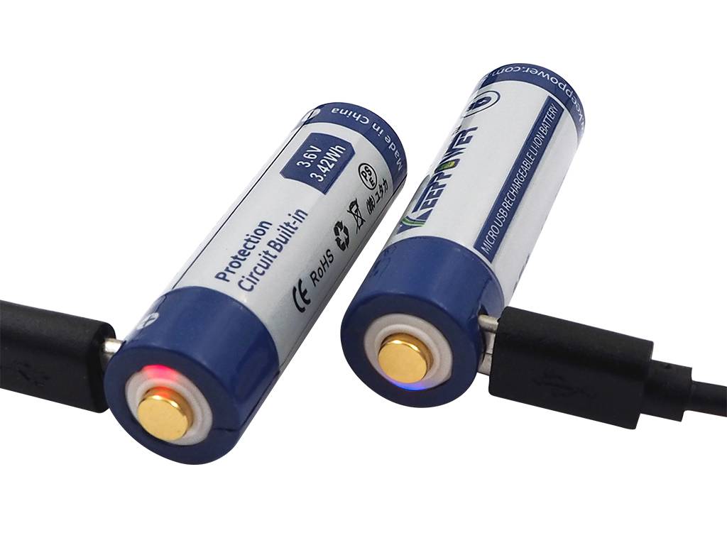 Keeppower 14500 – 950mAh Li-Ionen Akku (3,6V – 3,7V) mit USB-Lademöglichkeit und PCB