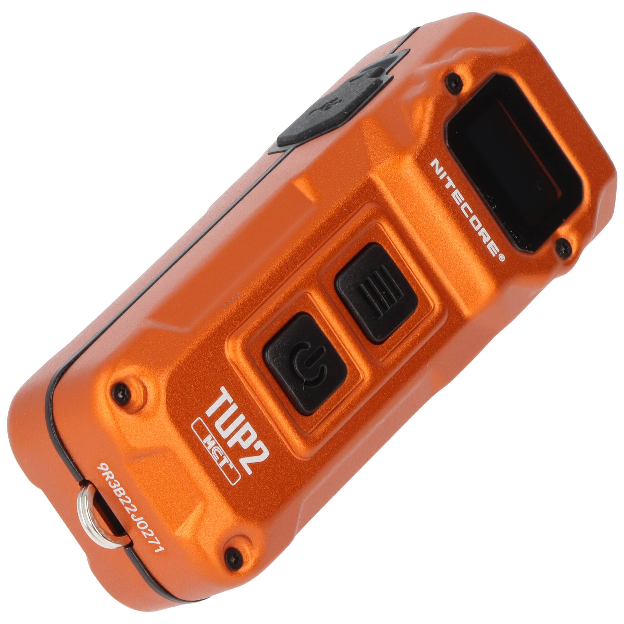 Eine orange Nitecore TUP2 Taschenlampe mit Ein-/Ausschalter und Modusknöpfen, einem Clip auf der Rückseite und Modellnummer sowie Branding auf der Seite eingraviert.