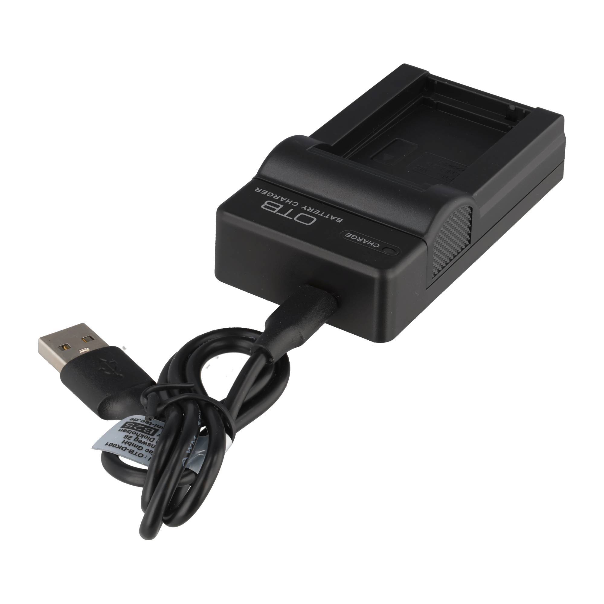 USB-Batterie-Ladegerät für eine Kamerabatterie mit angeschlossenem USB-Kabel und leerem Ladeschacht.