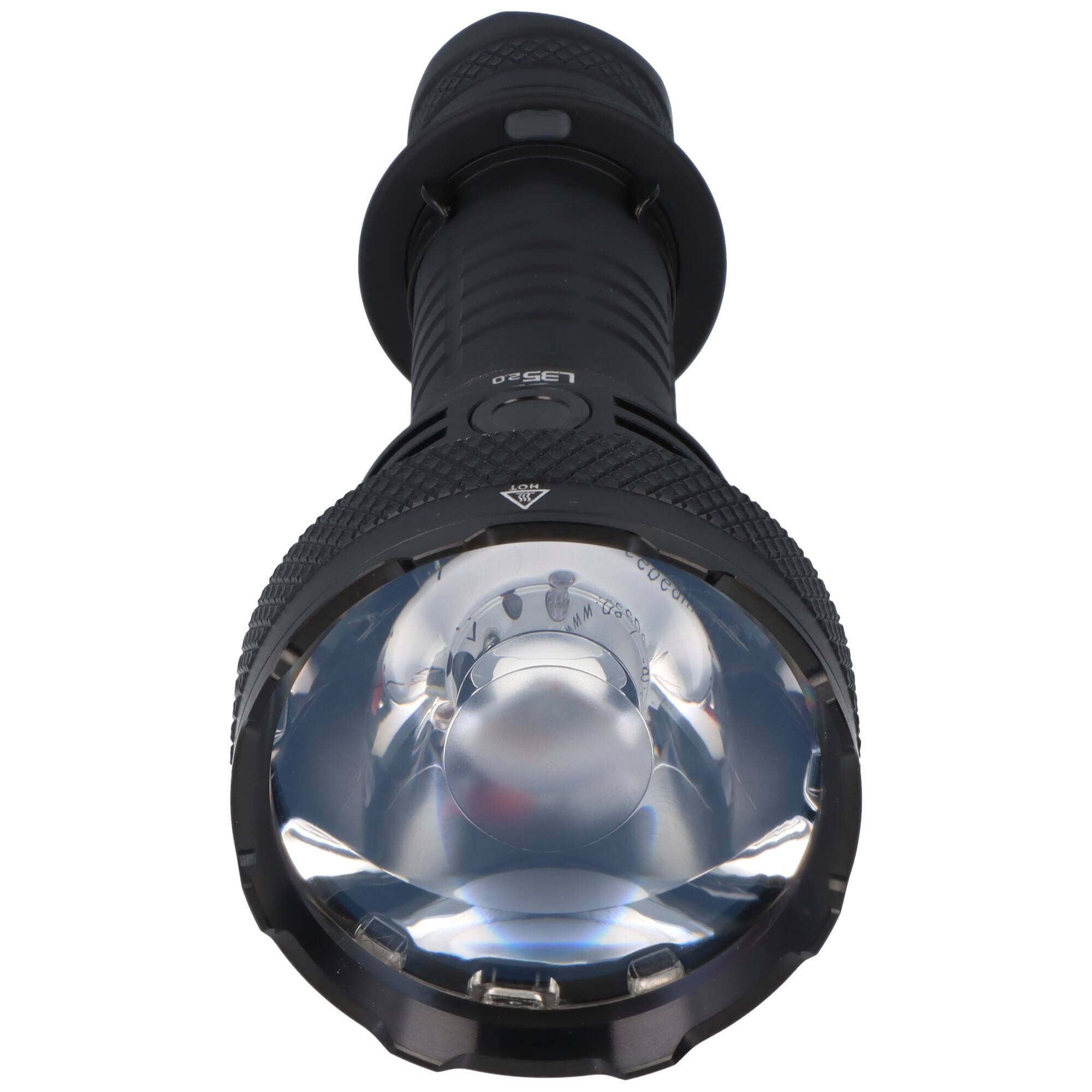 Eine schwarze Taschenlampe mit strukturiertem Griff und transparenter Linse von vorne betrachtet, zeigt ihre Glühbirne und das reflektierende Innere.