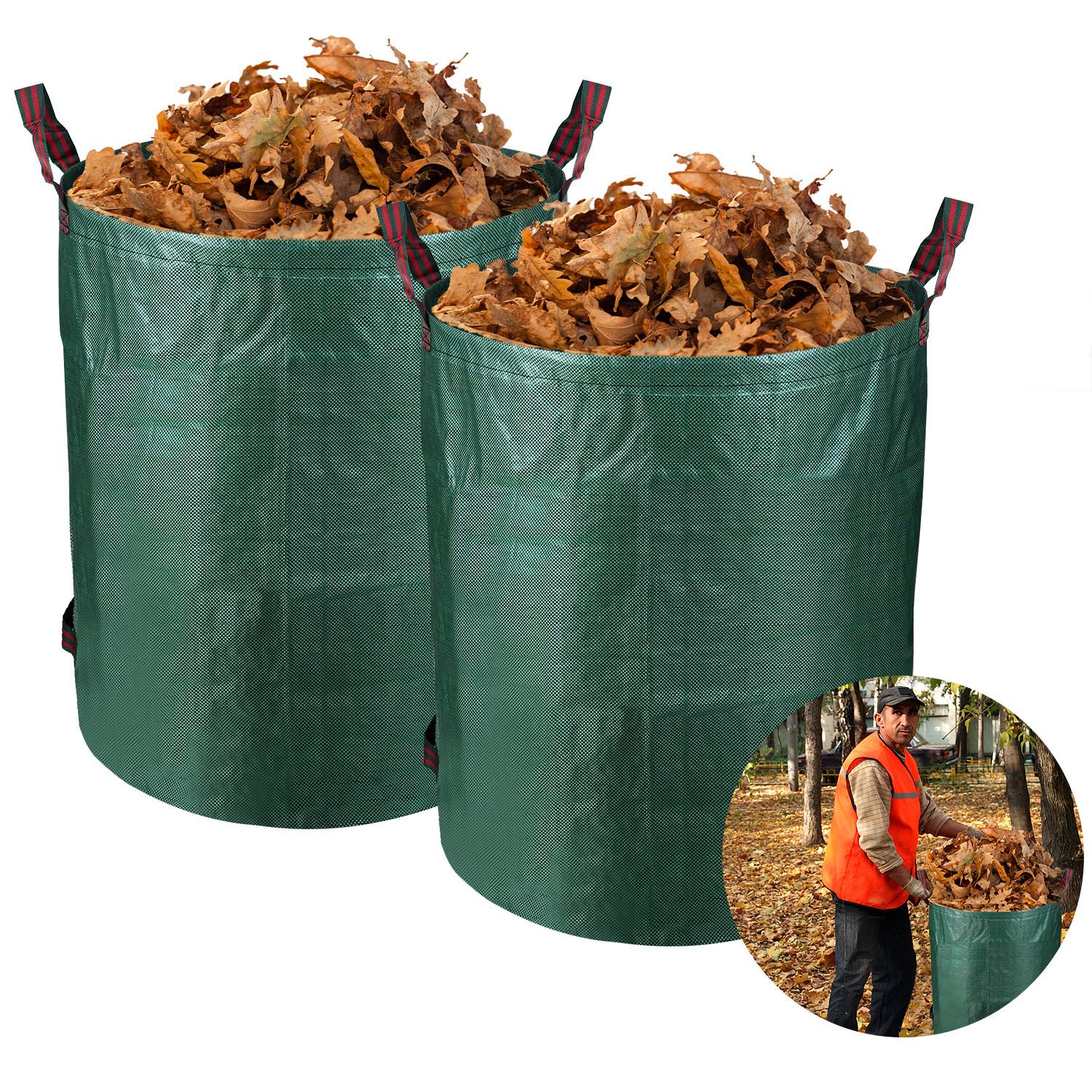 Zwei große grüne Säcke gefüllt mit trockenen Herbstblättern. Die Einfügung zeigt eine Person in einer orangefarbenen Weste, die in einem bewaldeten Gebiet Blätter sammelt.