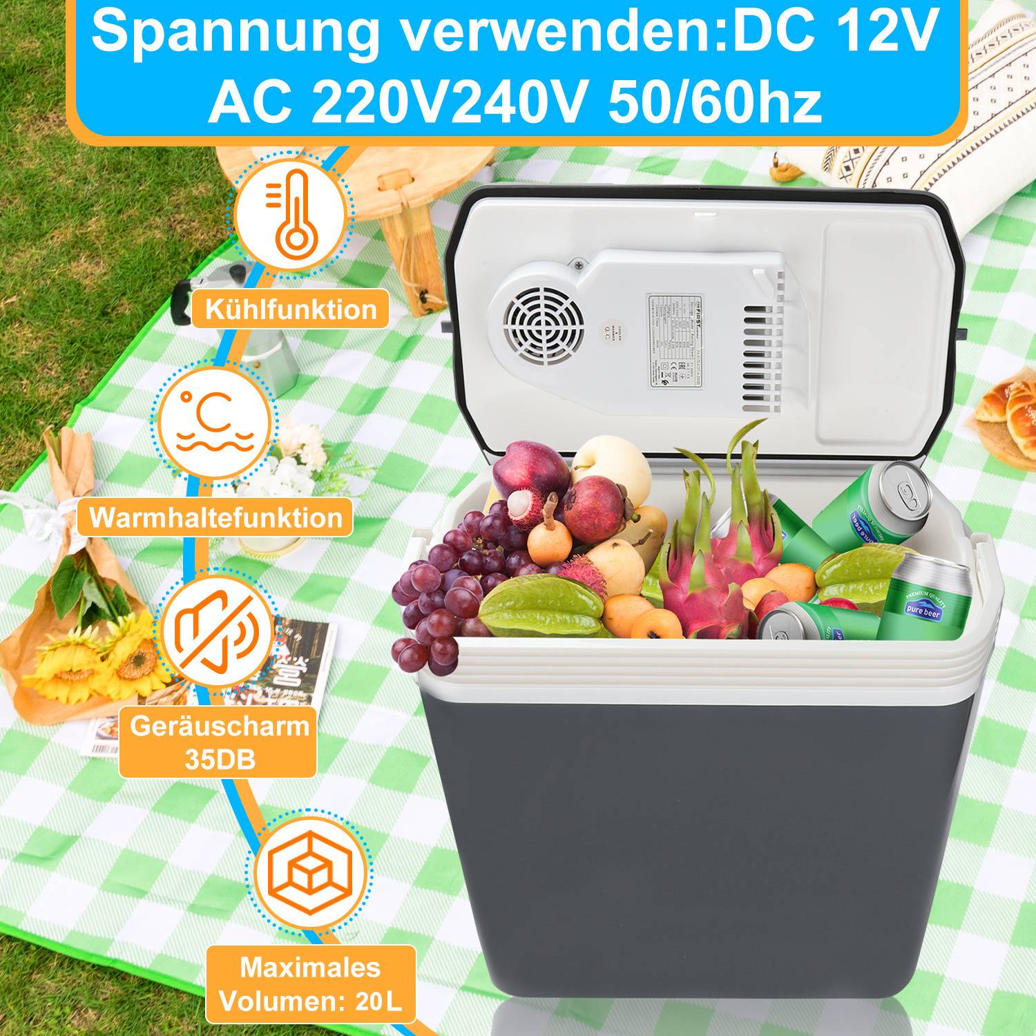 Ein tragbarer Kühlbehälter, der mit Früchten und Getränken gefüllt ist, steht geöffnet im Freien. Symbole zeigen Kühlung, Heizung, Lärmreduzierung, 20-Liter-Kapazität und Spannungsanforderung (DC 12V / AC 220-240V, 50/60Hz).