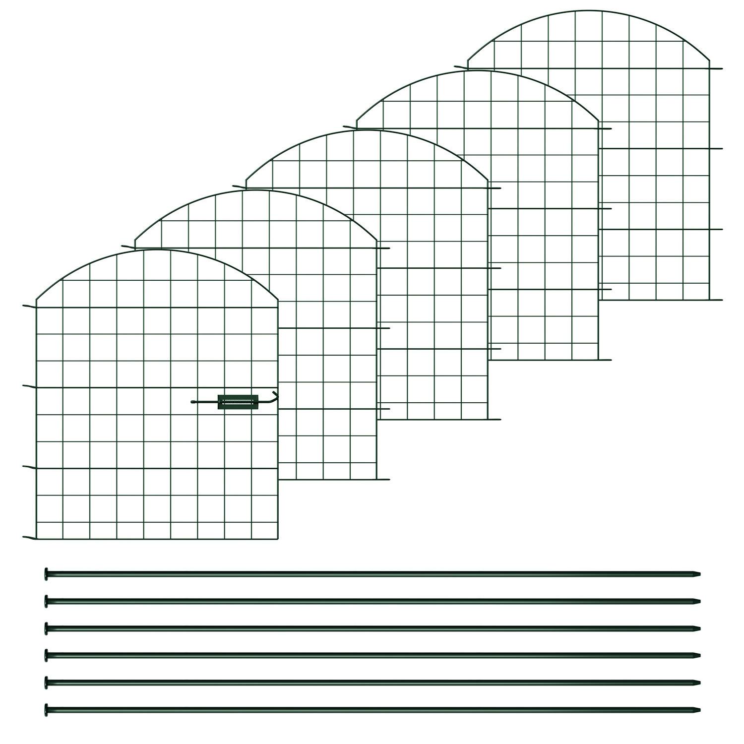 Fünf grüne Gartenzaunpaneele mit Bogenkonstruktion, Gittermuster und ein Tor, begleitet von sechs langen horizontalen Verlängerungsstangen.