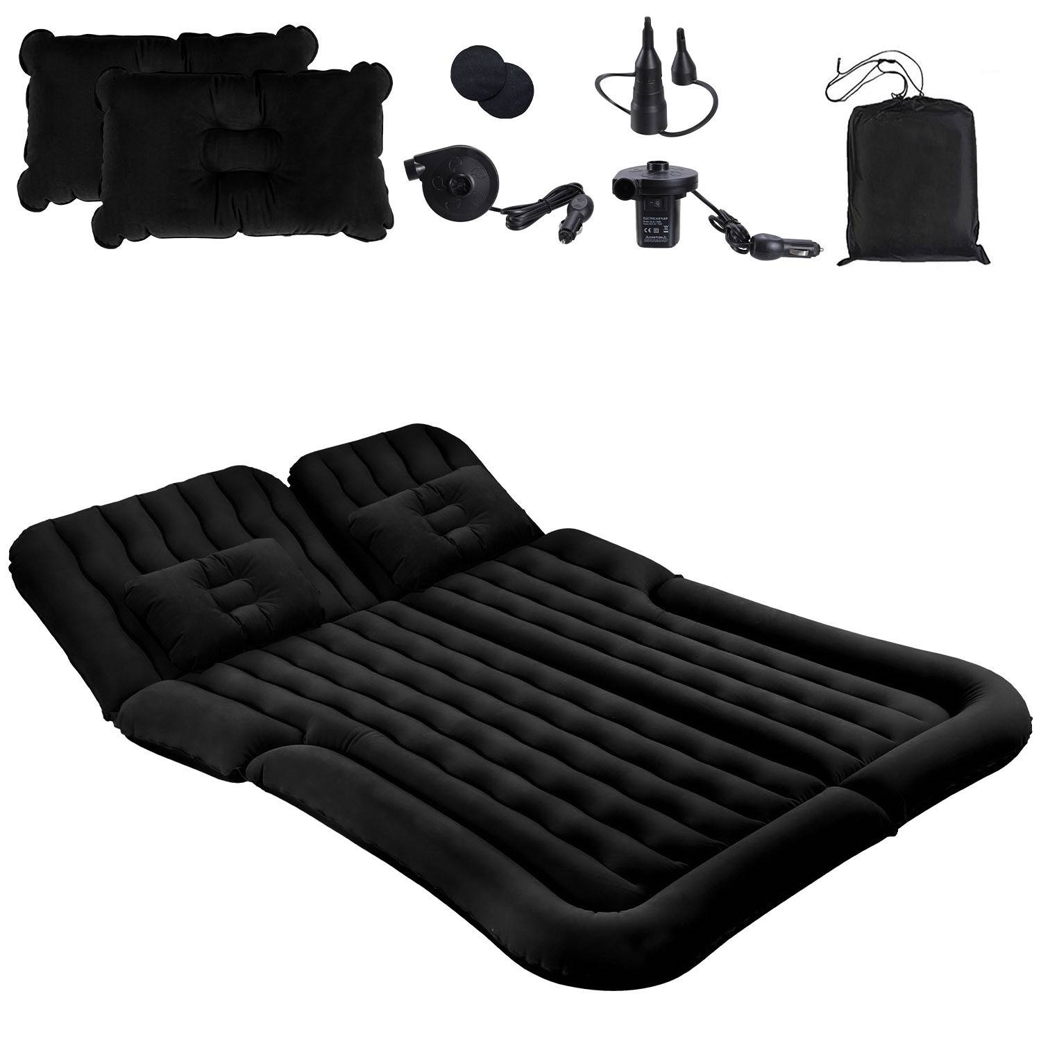 Schwarze aufblasbare Automatratze mit zwei Kissen, elektrischer Luftpumpe, Adaptern, Reparaturset und Tragetasche abgebildet. Geeignet für Autositzreihen.
