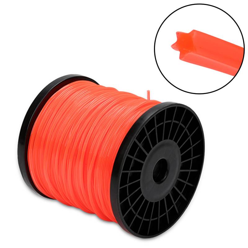 Eine Spule rotes 3D-Drucker-Filament mit einer Nahaufnahme, die einen sternförmigen Querschnitt zeigt, wird für detaillierte 3D-Druckprojekte verwendet.