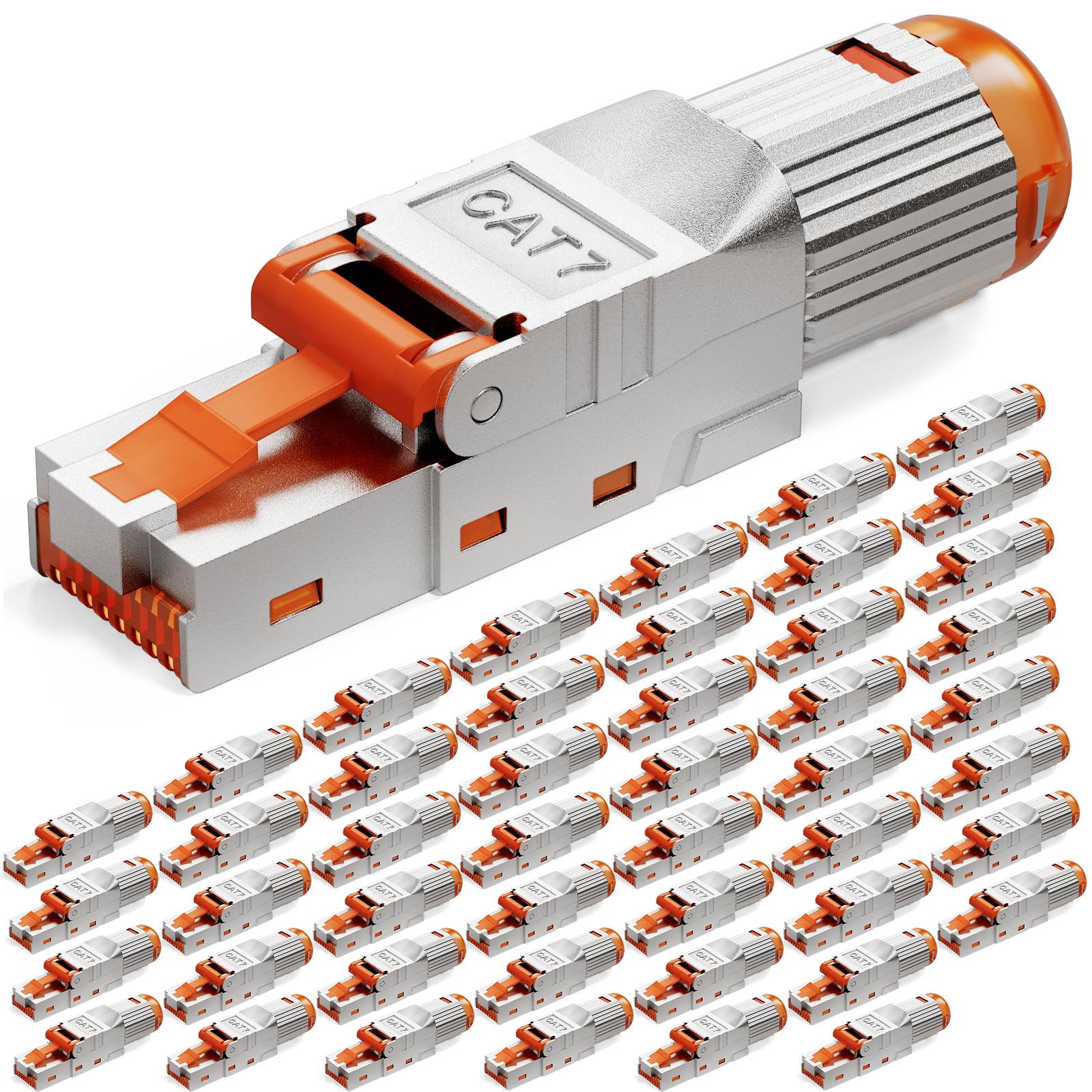 Eine Gruppe identischer CAT7-Netzwerkstecker mit silbernen Gehäusen und orangefarbenen Akzenten, ordentlich in Reihen angeordnet.