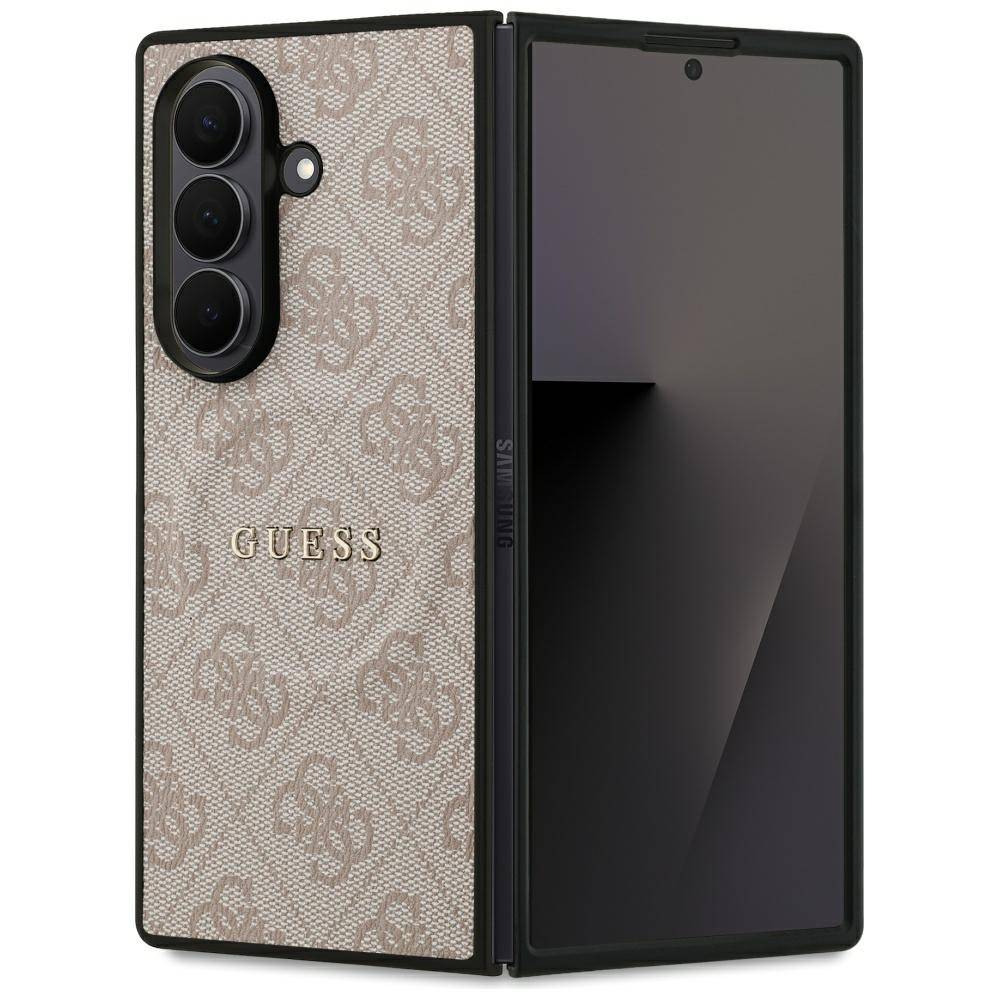 GUESS' Handyhülle mit Monogramm-Muster für ein faltbares Smartphone. Das Smartphone ist teilweise aufgeklappt und zeigt einen Bildschirm und eine Kamera.
