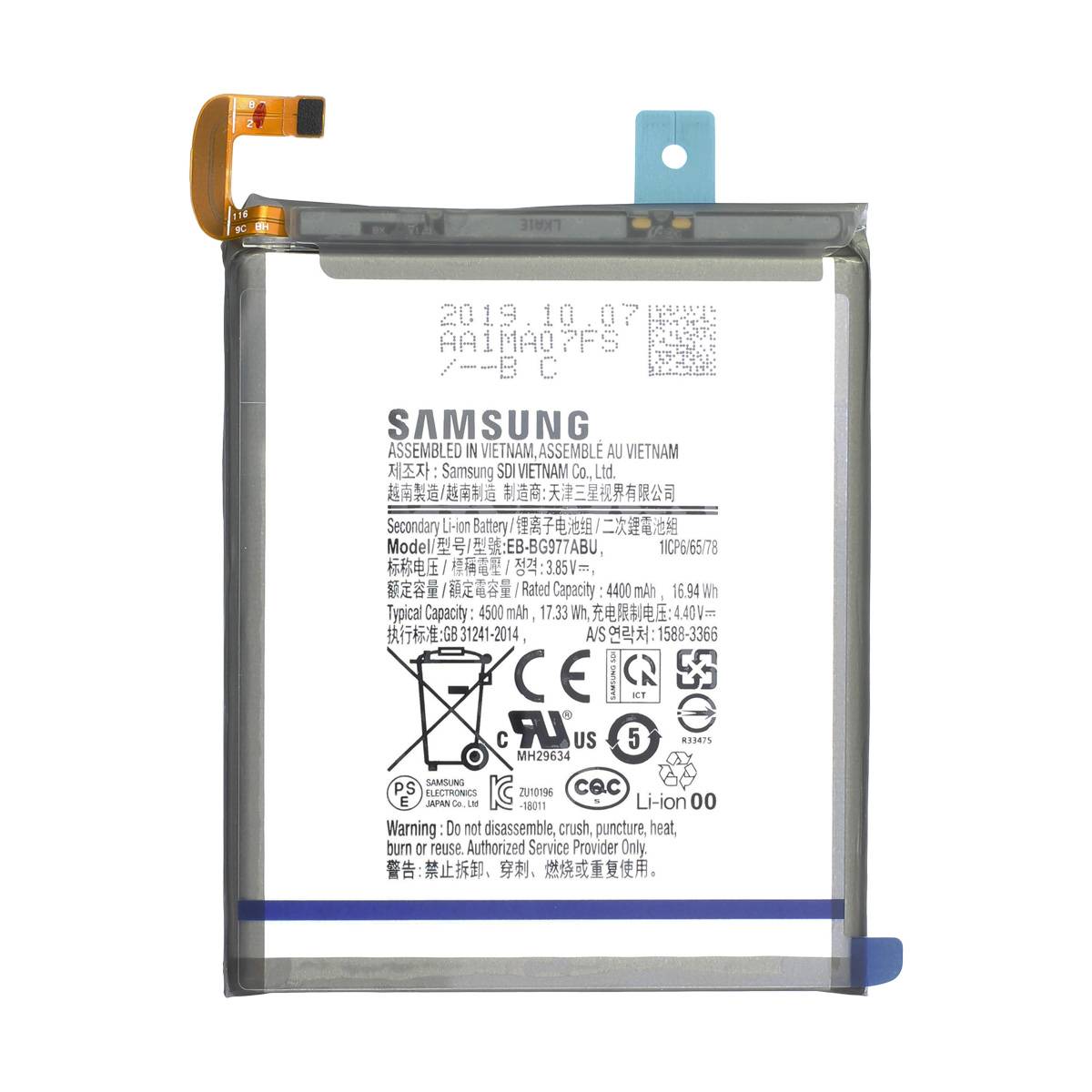 Ein rechteckiger Samsung Lithium-Ionen-Akku mit gedrucktem Text zu Spezifikationen, Sicherheitssymbolen und einem Flachbandkabel oben.