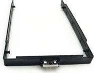 Das Bild zeigt eine schwarze rechteckige Klammer mit einem kleinen Verbinder oder einer Verschlussvorrichtung in der unteren Mitte. Sein Zweck ist unklar.
