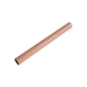 Ein langer, zylindrischer, hellbraun gefärbter Holzstab vor einem einfachen weißen Hintergrund.