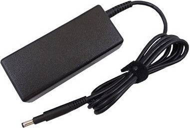 Ein schwarzer rechteckiger Stromadapter mit angebrachtem, ordentlich aufgewickeltem Kabel, geeignet für Laptops oder andere elektronische Geräte.
