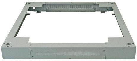 Ein Nahaufnahmebild einer weißen Leuchtstoffleuchte mit einem gemusterten Metallgitter, das horizontal ausgerichtet ist.