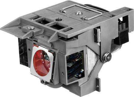 Eine rechteckige Projektorlampe mit rotem Objektiv, verwendet in Heimkino-Systemen oder Geschäftsprojektoren, mit metallischem und kunststoffhaltigem Gehäuse.