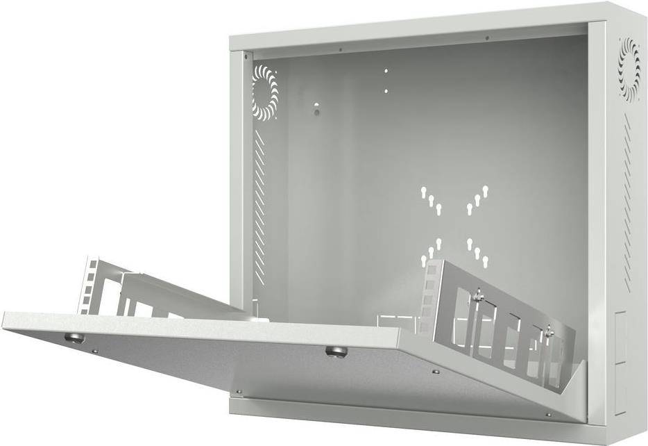Ein offenes Metallgehäuse mit teilweise offener Seitenwand, das vertikale und horizontale Schlitze zur Montage elektronischer Ausrüstung zeigt.
