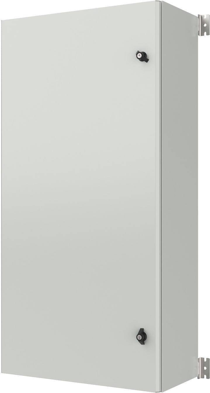 Ein schlichter, hoher, rechteckiger Kleiderschrank mit einer glatten, grauen Tür. Die Oberfläche reflektiert Licht und deutet auf einen modernen, minimalistischen Stil hin.