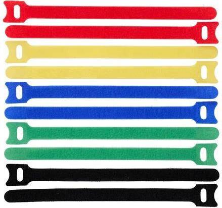 Bunte Klett-Kabelbinder in Rot, Gelb, Blau, Grün und Schwarz horizontal auf weißem Hintergrund angeordnet.