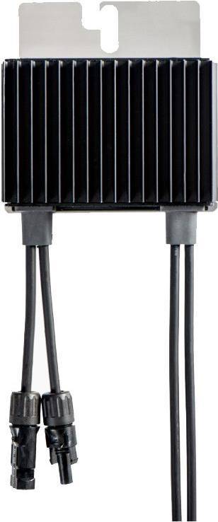 Ein schwarzes elektronisches Gerät mit vertikalen Rillen und vier schwarzen Kabeln, die nach unten verlaufen, isoliert auf weißem Hintergrund.