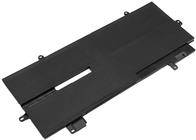 Ein flaches, schwarzes Laptop-Akkupack mit rechteckiger Form und zwei Befestigungszacken an den Kanten, auf weißem Hintergrund platziert.