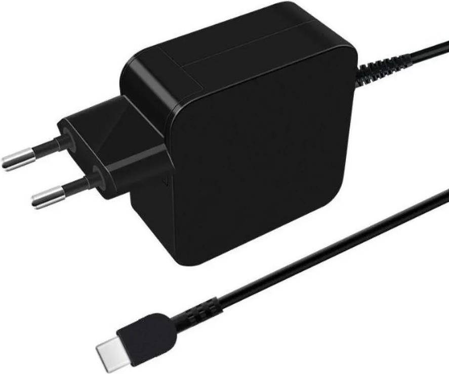 Ein schwarzer Stromadapter mit abnehmbarem USB-C-Kabel, geeignet zum Aufladen von elektronischen Geräten, vor weißem Hintergrund dargestellt.