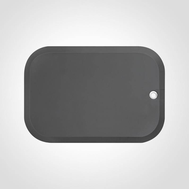 Ein rechteckiges dunkelgraues Durchreiche-Briefpanel mit abgerundeten Ecken, vor einem hellgrauen Hintergrund.