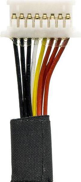 Ein Bündel von elektrischen Drähten mit zwei schwarzen, einem gelben, einem weißen und zwei roten Drähten in schwarzem Kunststoffgeflecht verpackt.