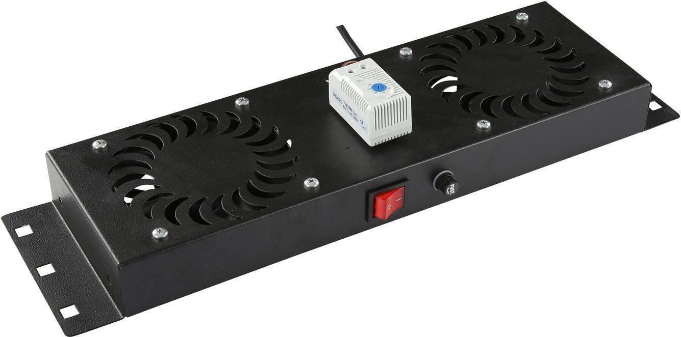 Ein schwarzes Gerät mit zwei Lüftungsöffnungen, einem roten Schalter und einer kleinen weißen Komponente oben. Wahrscheinlich zum Kühlen oder Belüften verwendet.