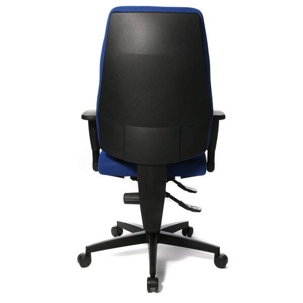 Blauer und schwarzer ergonomischer Bürostuhl von hinten auf weißem Hintergrund gezeigt.