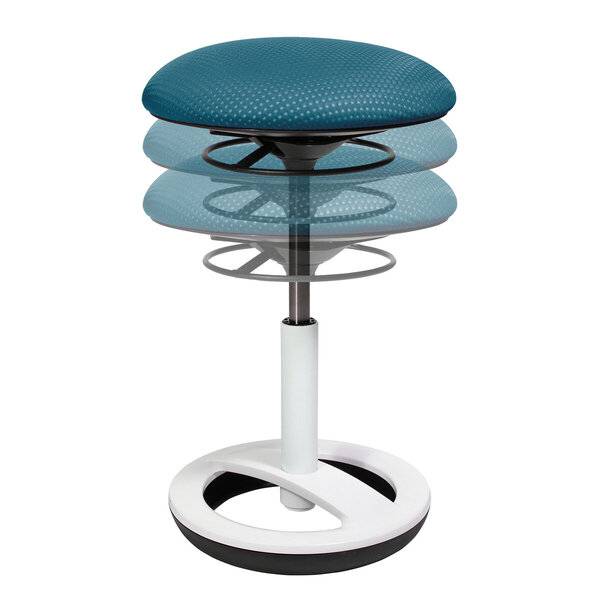 Hocker mit verstellbarer Höhe, blauem gepolstertem Sitz, ringförmigen Fußstützen und weißem Sockel auf weißem Hintergrund.