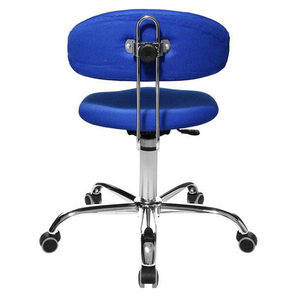 Blauer ergonomischer Drehbürostuhl mit verstellbarer Rückenlehne und fünfrädriger Chrombasis, dargestellt auf weißem Hintergrund.