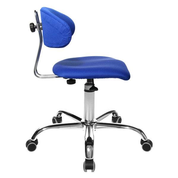 Blauer verstellbarer ergonomischer Bürodrehstuhl mit Rückenlehne und fünfrädrigem Chromsockel auf weißem Hintergrund.