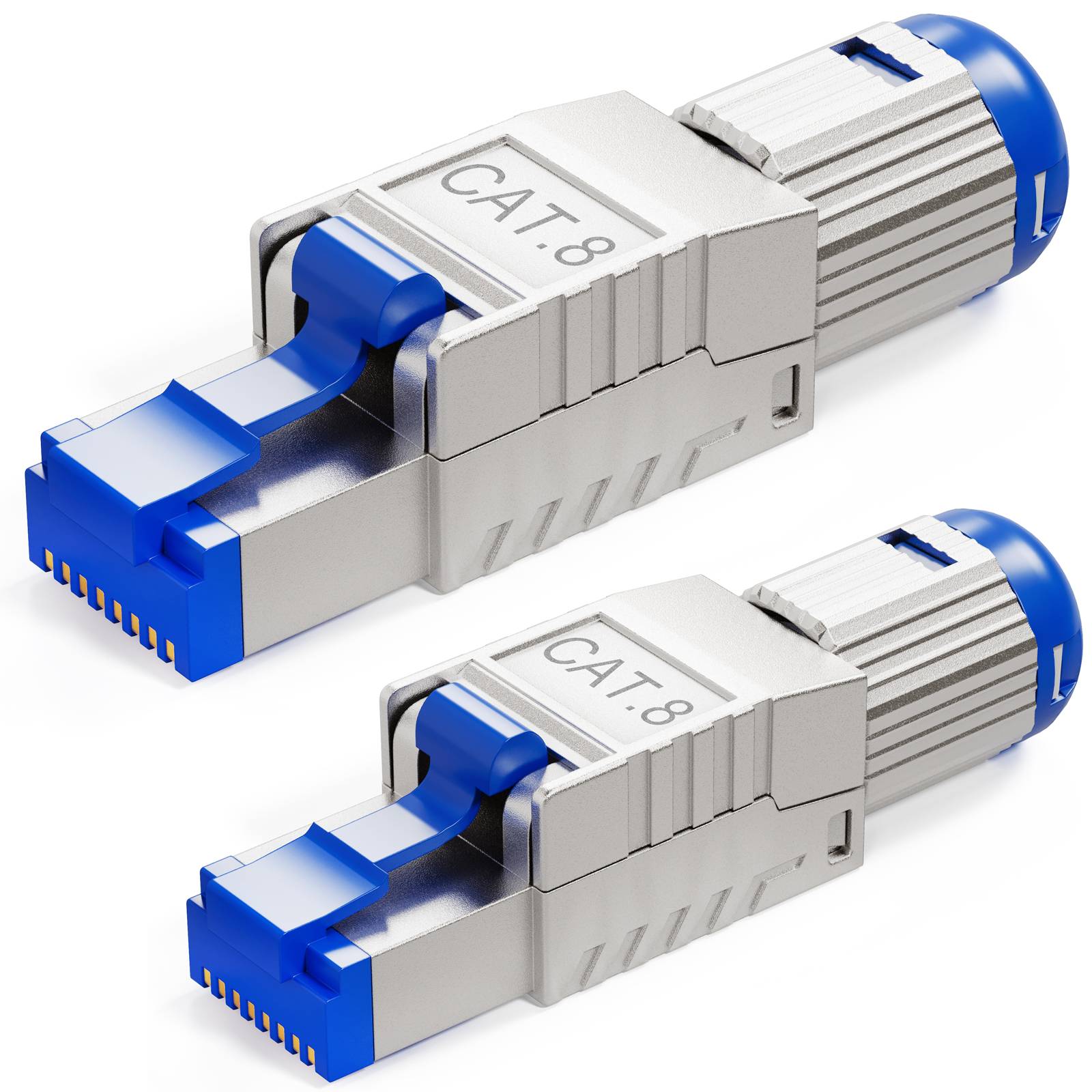Zwei CAT 8 Ethernet-Kabelstecker, silberfarben mit blauen Komponenten, werden gezeigt. Sie deuten auf Hochgeschwindigkeits-Internetfähigkeit hin.