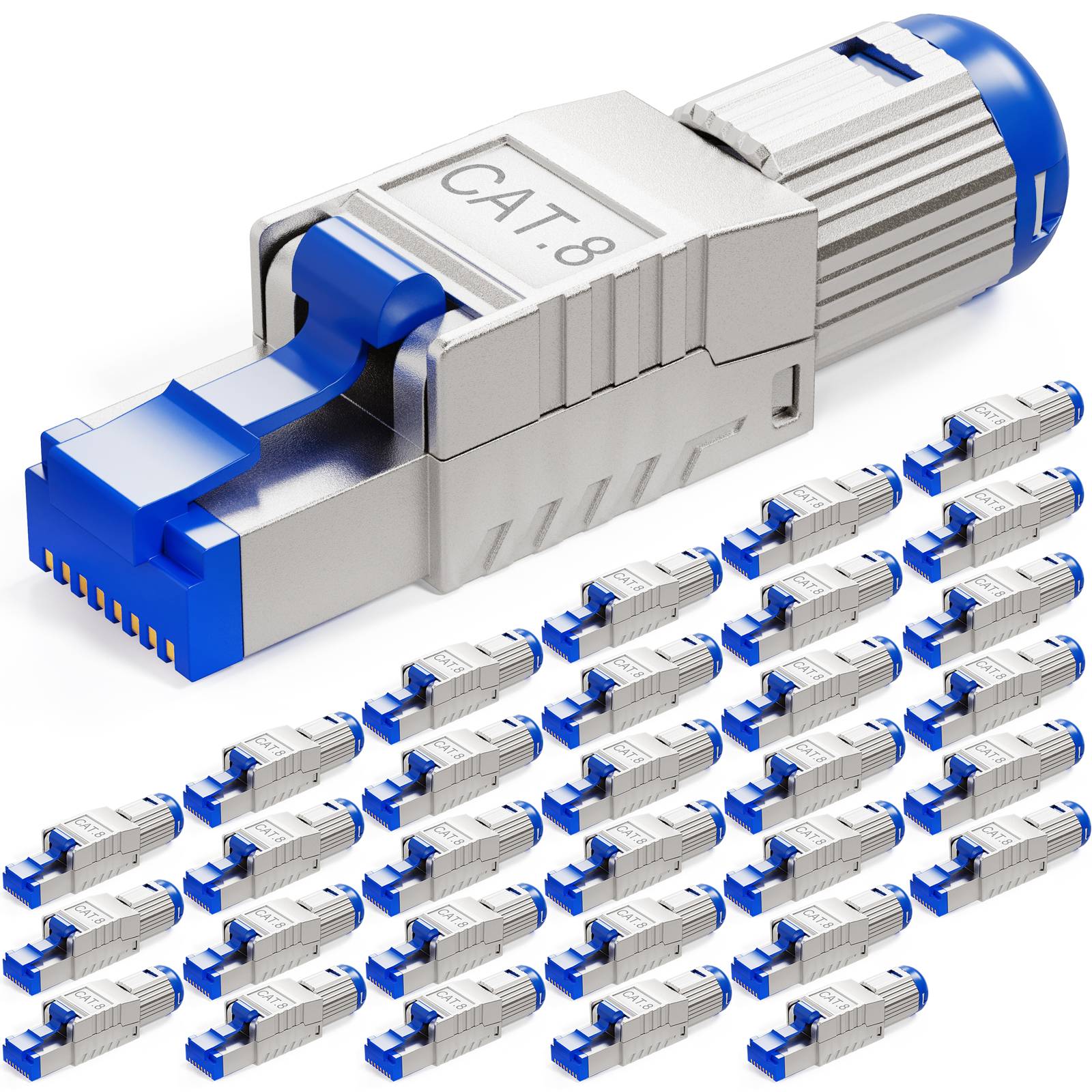Ein CAT.8-Ethernet-Kabelstecker mit blauem Anschluss, dargestellt neben mehreren identischen Steckern.