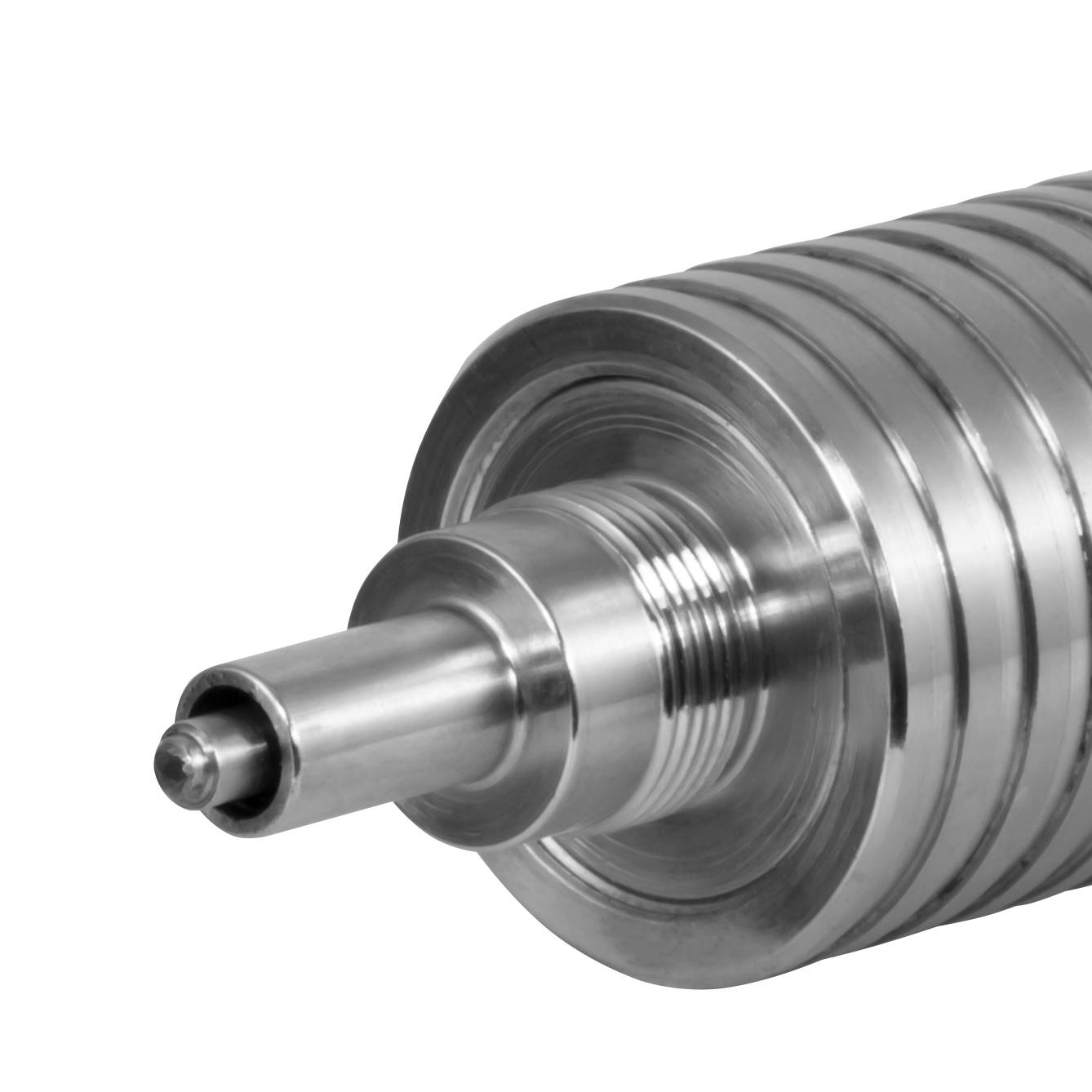 Ein glänzendes, zylindrisches Metallwalzenlager mit gerillten Rippen, das üblicherweise in Maschinen zur Kernstützung und Funktion verwendet wird.