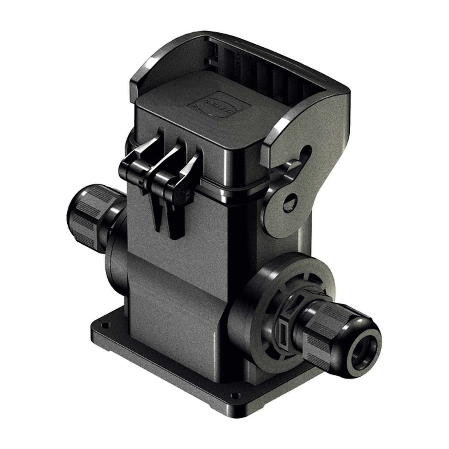 Schwarzer industrieller Steckverbinder oder Kabelstecker mit Montagebasis, seitlichen Griffen und schützender Klappabdeckung auf weißem Hintergrund.