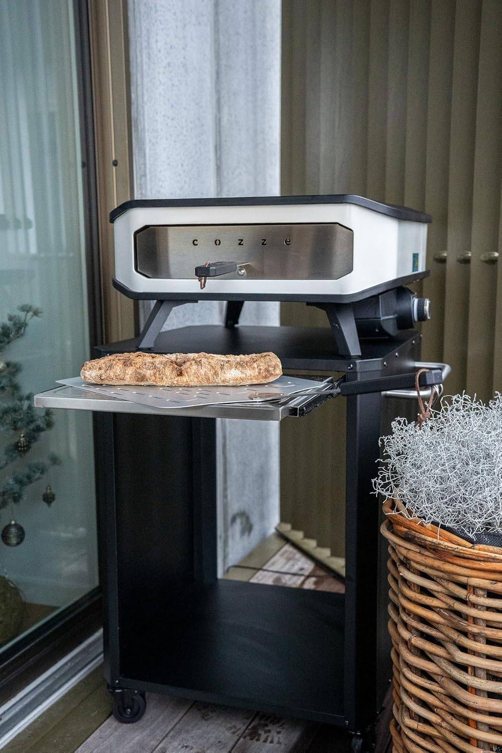 Ein Pizzaofen mit der Bezeichnung „COZZE