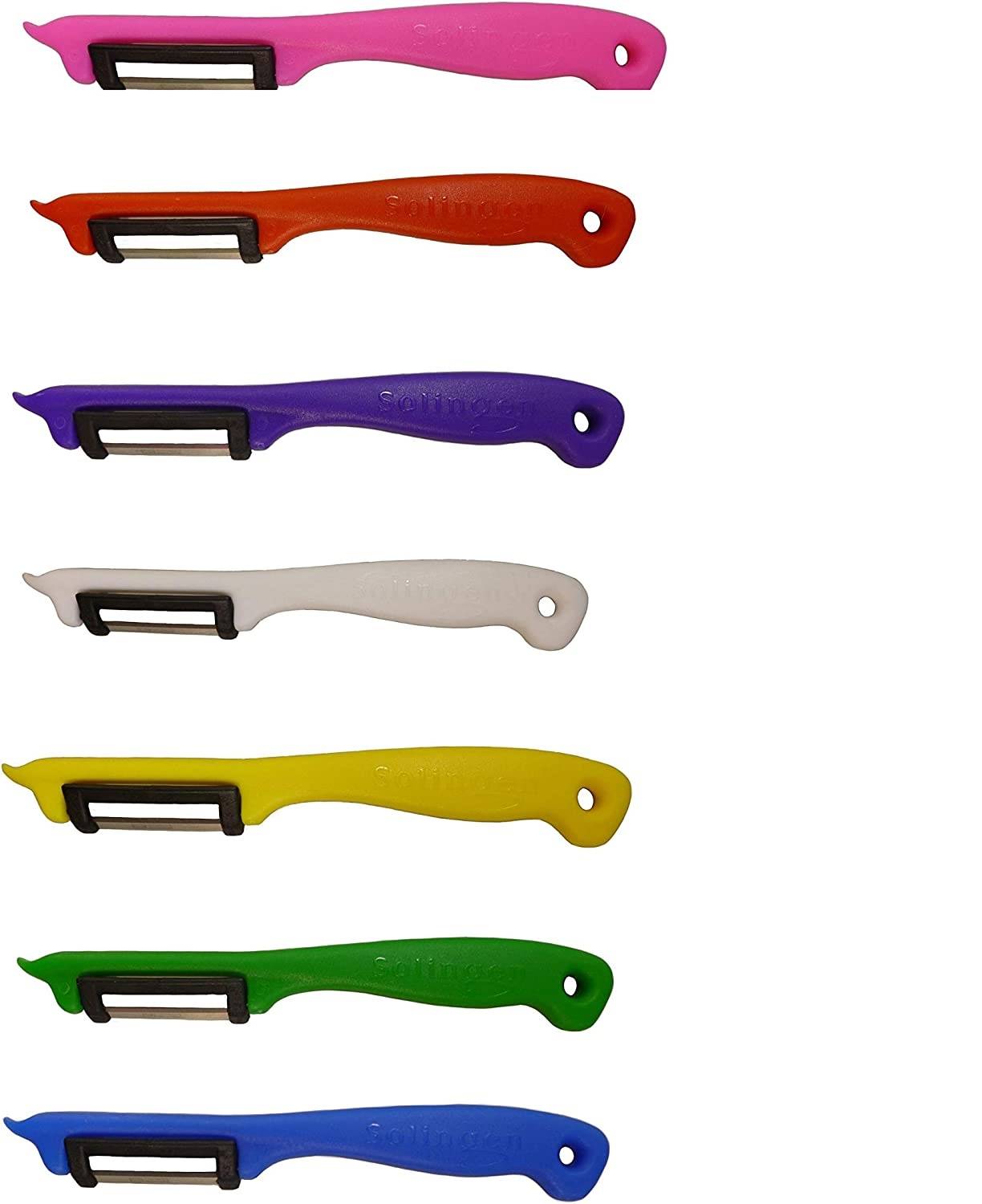 Fünf Gemüseschäler mit ergonomischen Griffen in Rot, Lila, Weiß, Gelb und Grün, vertikal auf weißem Hintergrund angeordnet.