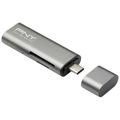 Ein USB-C-Kartenleser mit abgenommenem Schutzdeckel, Marke „PNY