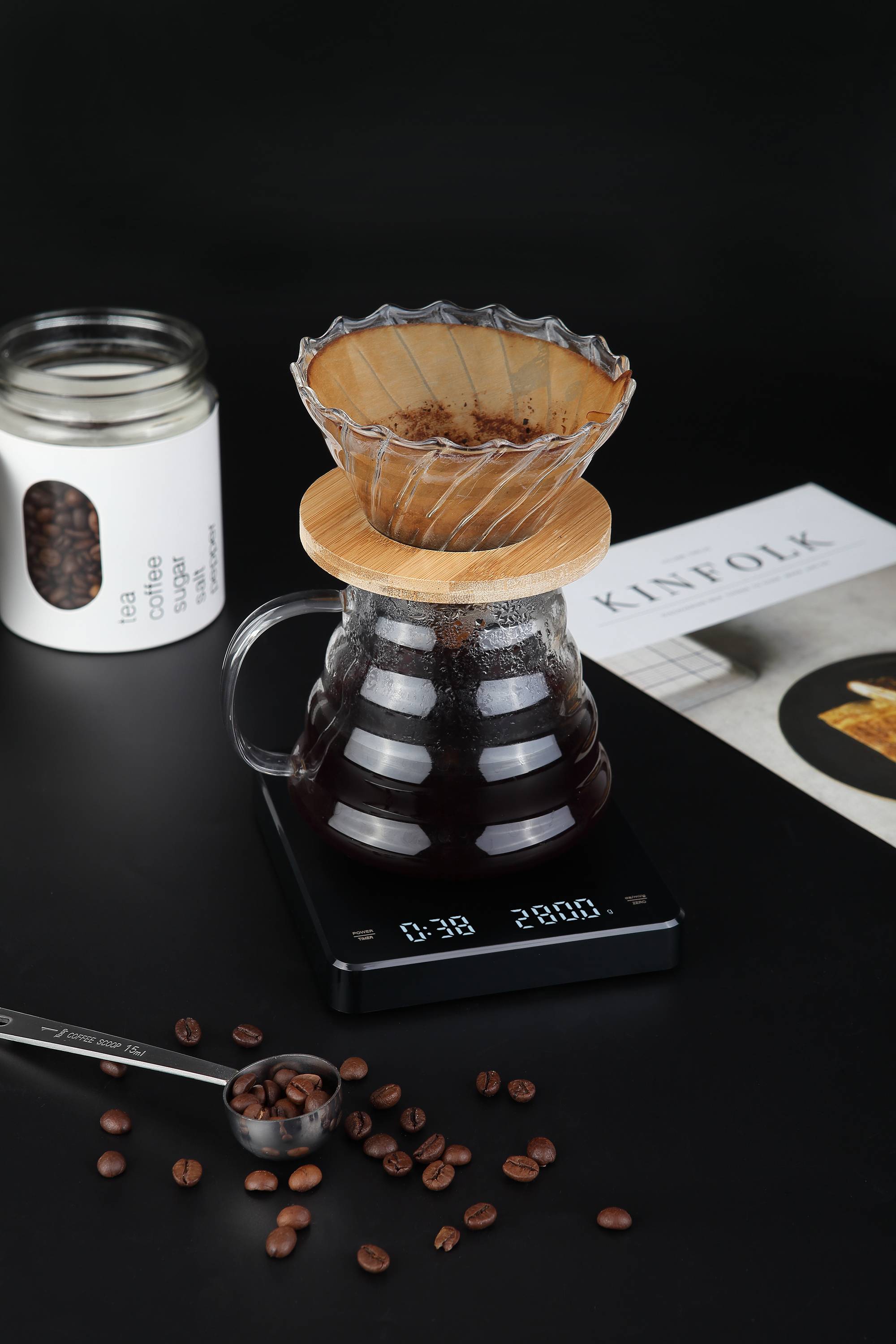 Nahaufnahme einer digitalen Waage mit der Anzeige 