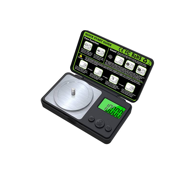 Eine kompakte digitale Waage mit einer Wägeplatform aus Edelstahl und LCD-Display, auf dem aufgeklappten Deckel wird eine Kurzanleitung angezeigt.