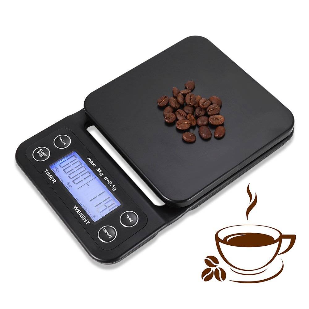 Digitale Küchenwaage mit Bohnen auf der Wiegefläche, zeigt „20,0 Gramm