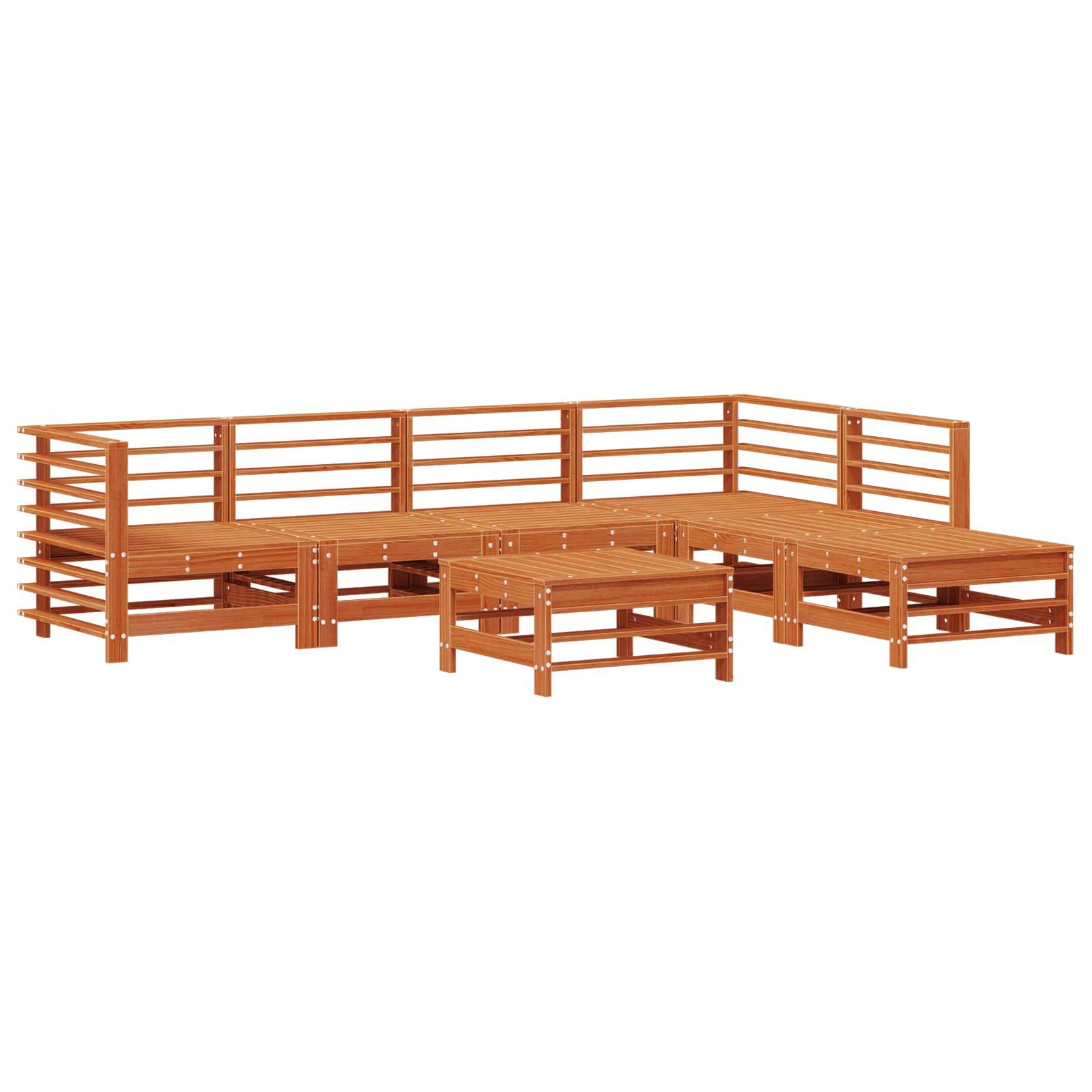 Ein aus Holz gefertigtes L-förmiges Outdoor-Sitzmöbel-Set mit lamellierten Rückenlehnen und Armlehnen, das zwei Sitzstufen bietet und mit einem angrenzenden Couchtisch ausgestattet ist.