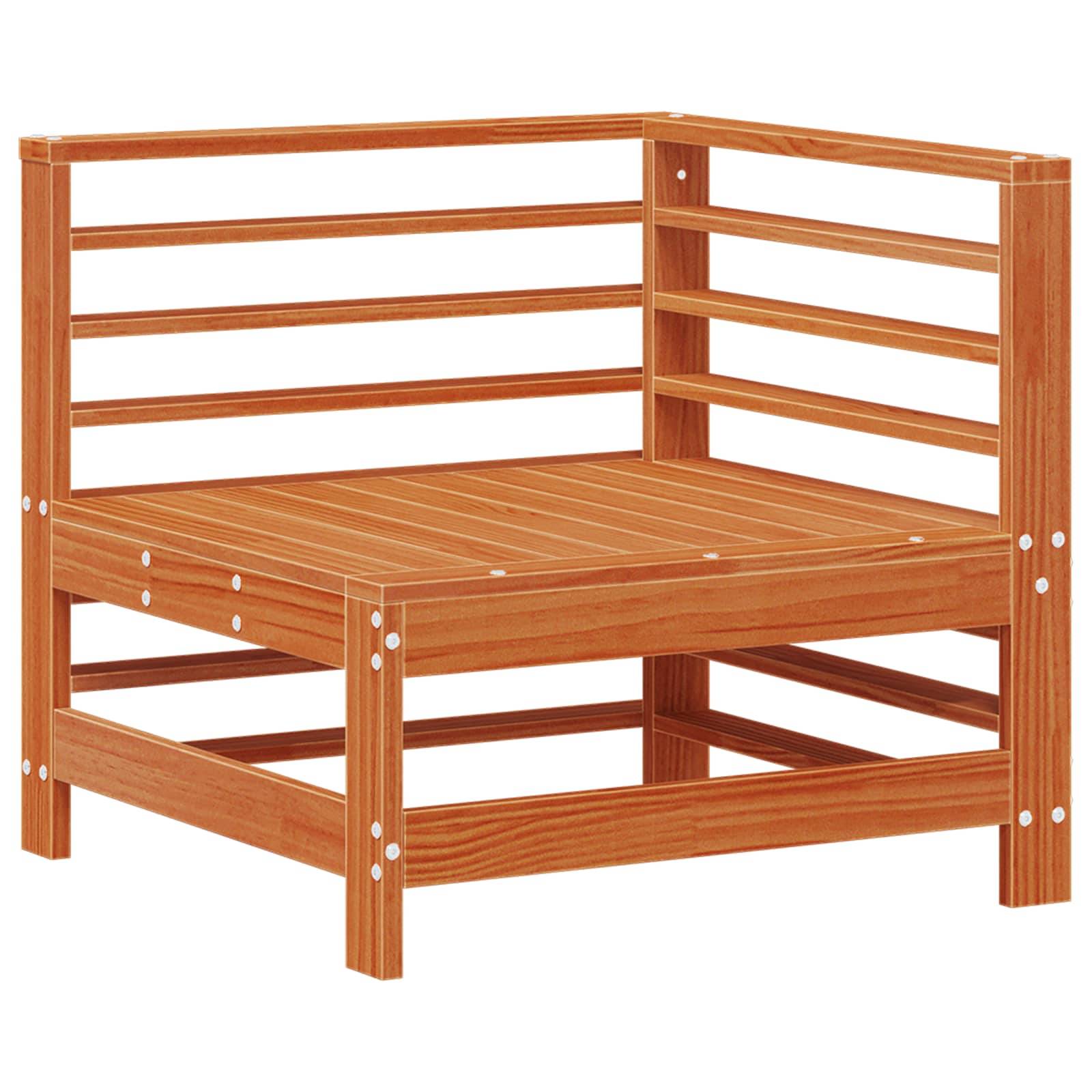 Ein Holzstuhl mit offenem Rahmen, horizontalen Latten und sichtbaren Schrauben, der ein minimalistisches und zeitgenössisches Design zeigt.