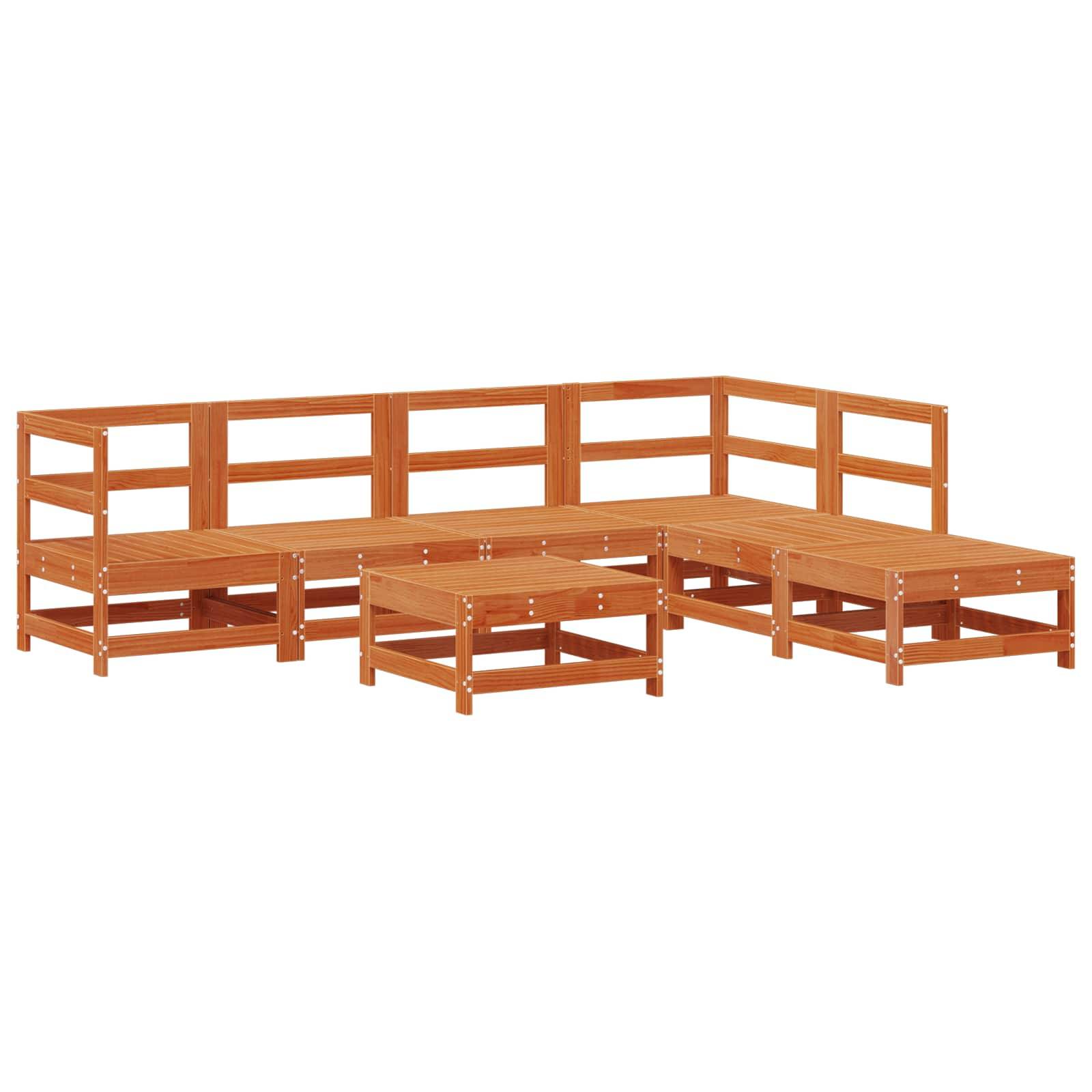 Ecksofa aus Holz für die Terrasse mit zwei passenden Couchtischen.