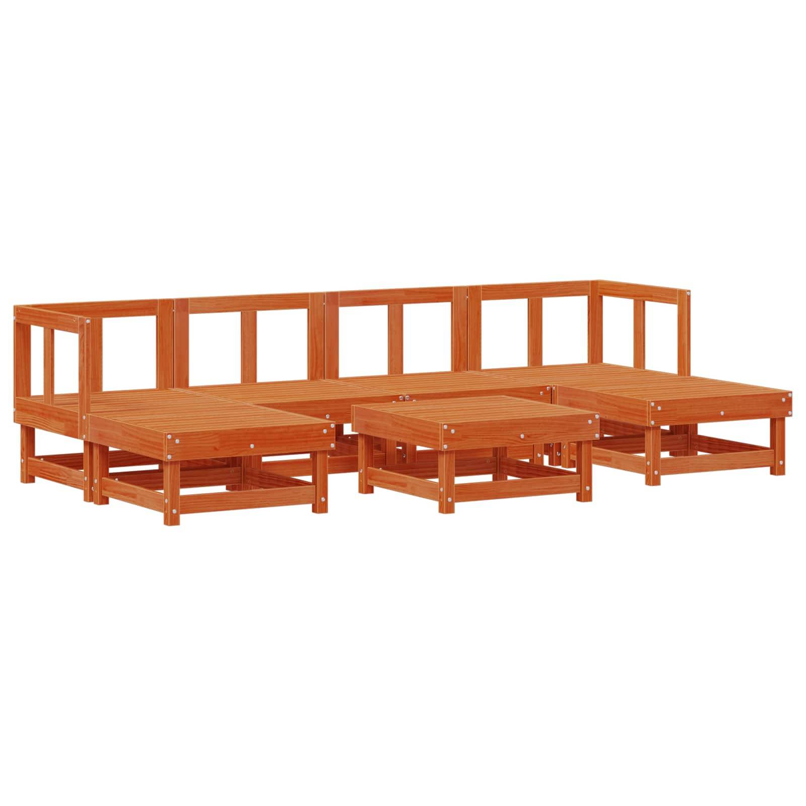 Ein hölzernes Gartenmöbelset mit modularen Designs umfasst ein Ecksofa und verstellbare Tische, die auf weißem Hintergrund angeordnet sind.