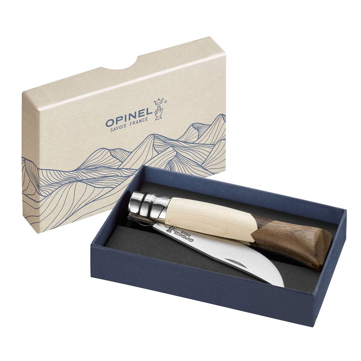 Eine Schachtel mit einem Opinel-Klappmesser mit Holzgriff. Die Verpackung zeigt eine Bergstrich-Grafik und den Text „Opinel Savoie France