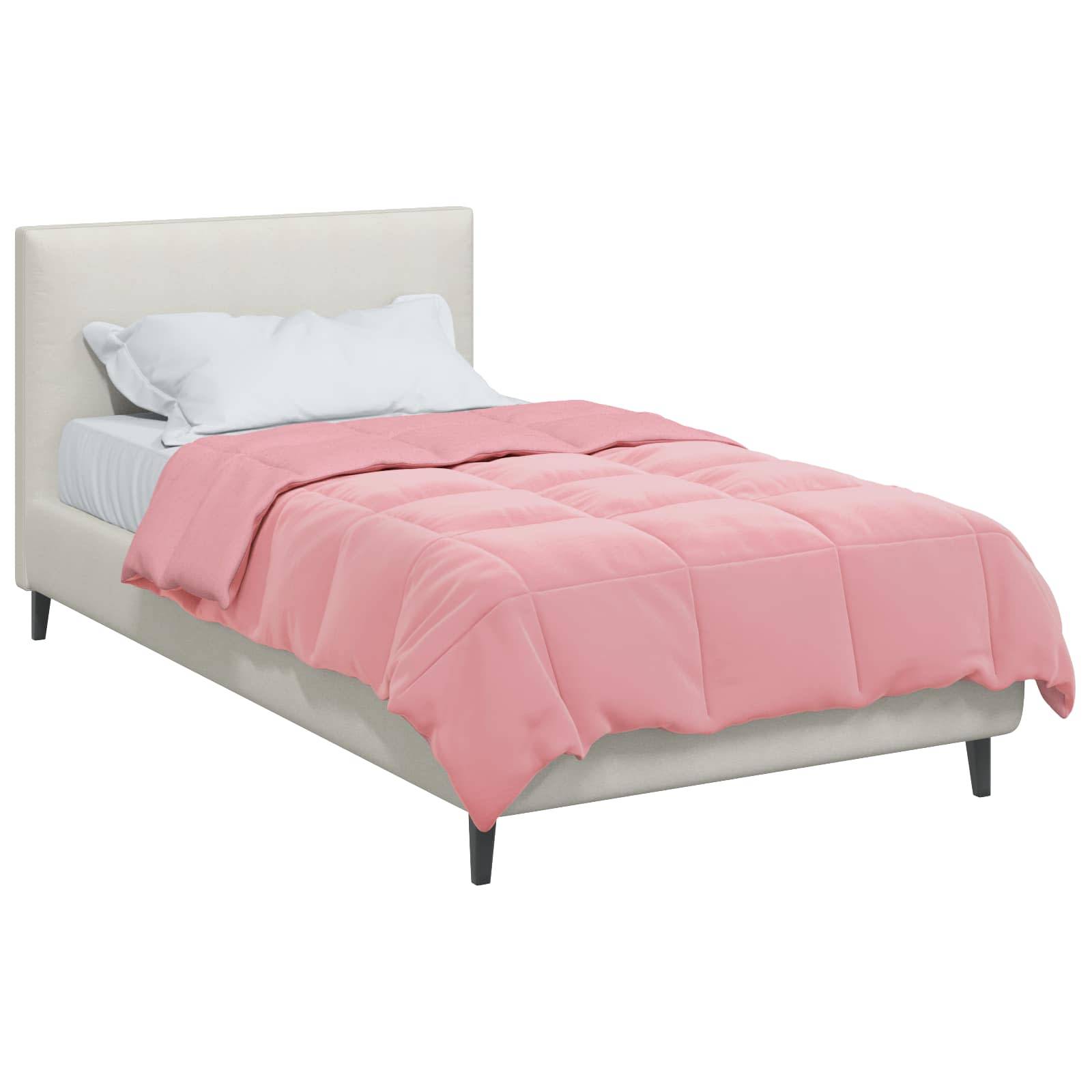 Ein ordentlich gemachtes Bett mit weißen Laken, Kissen, einer rosa gesteppten Decke und einem minimalistischen beigefarbenen Kopfteil auf grauen Beinen.